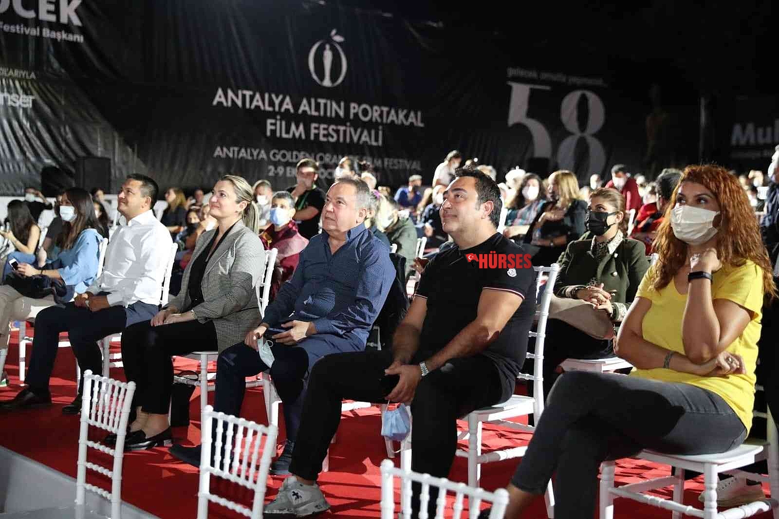 Başkan Böcek, 'Bembeyaz' filmini vatandaşlarla izledi