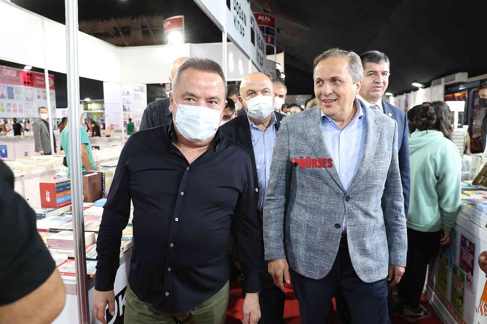 Kitap Fuarı'na öğrenci ilgisi