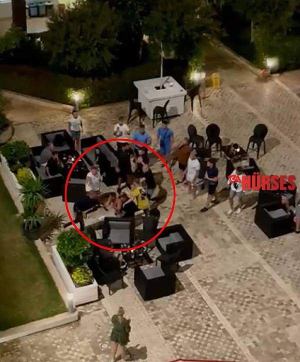 Rus ve İngiliz turistlerin otelde 'kız arkadaş' kavgası kamerada