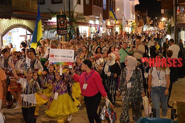 Side'de halk dansları esintisi