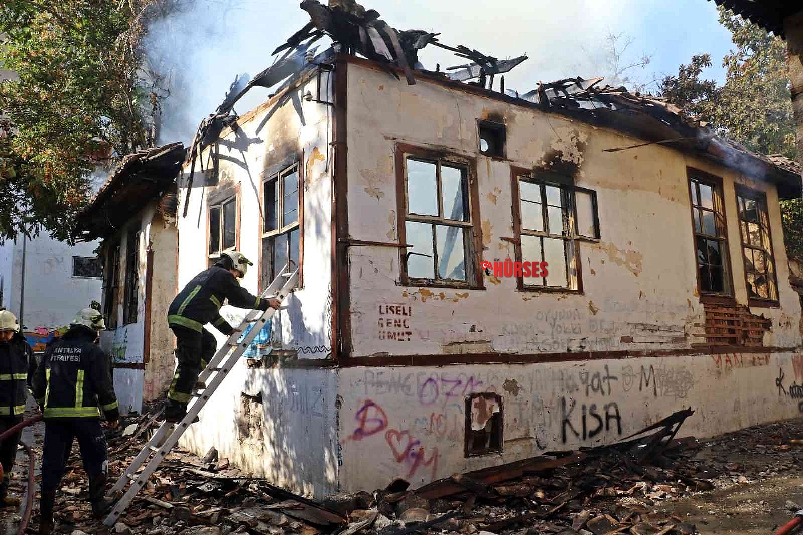 Sürekli yanan evler muhtarı isyan ettirdi !