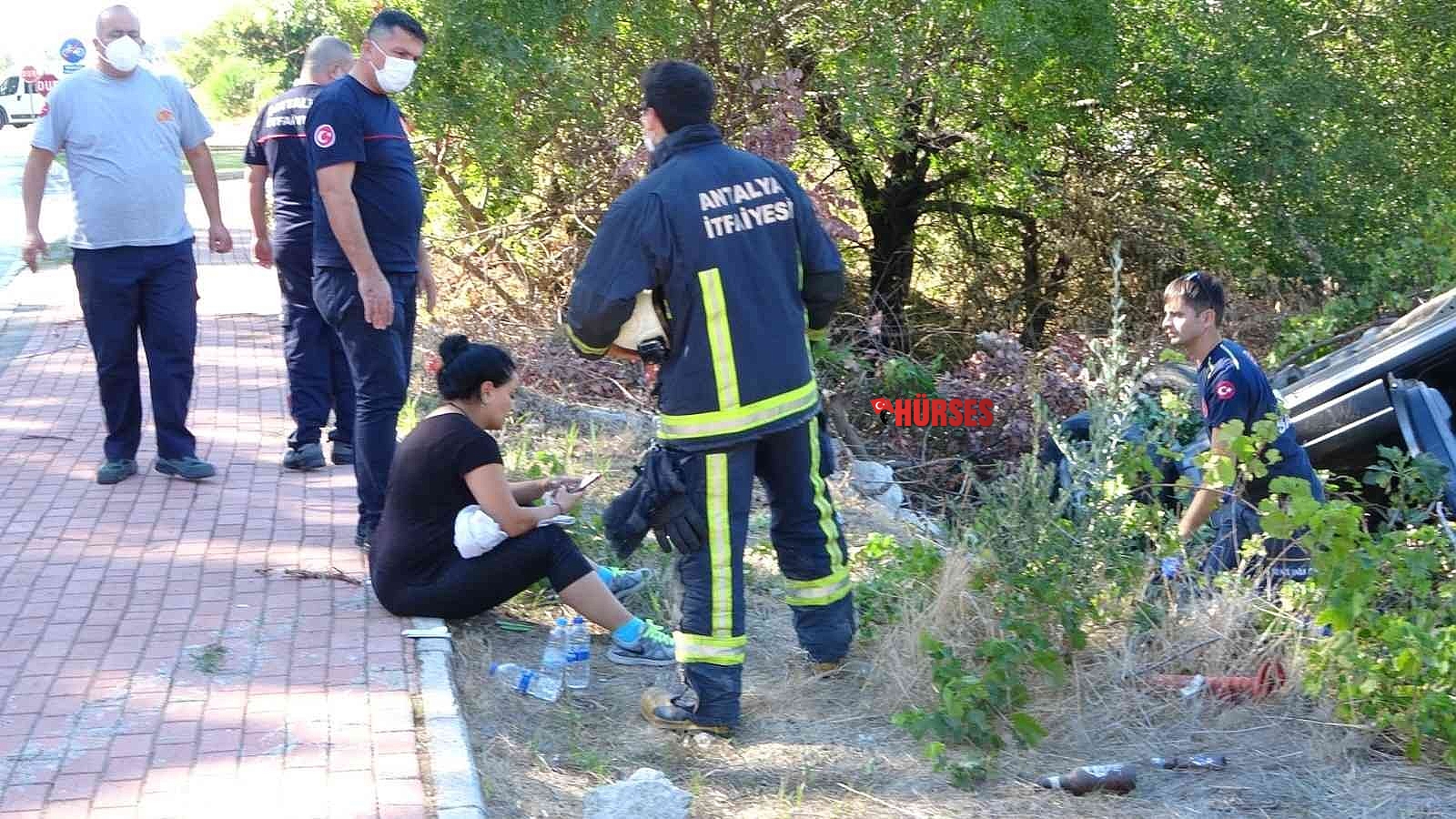 Takla atarak hurdaya dönen araçtan mucize kurtuluş