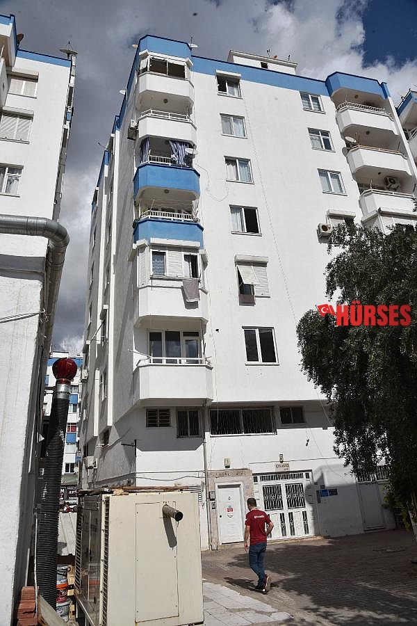 Tatile geldiği Antalya'da, 6'ncı kattan düşen Kırgız genç ağır yaralandı