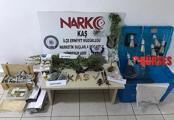 Uyuşturucu taciri evinde yakalandı