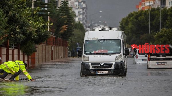 'Kırmızı kod' alarmı verilen Antalya teyakkuzda