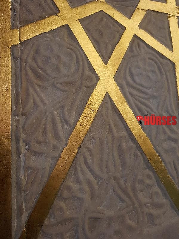 Tarihi cami açılmadan vandallar kirletti