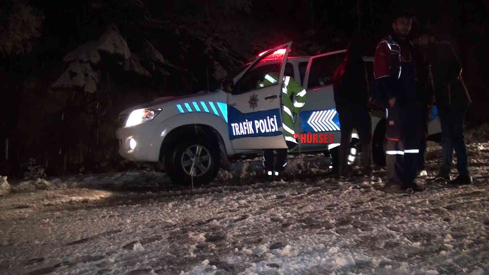 Antalya-Konya karayolunda kar yağışı sebebiyle tırların geçişine izin verilmedi