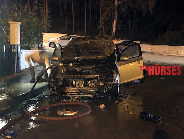Serik'te park halindeki otomobil yandı