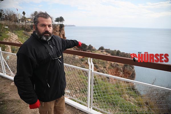 Yamaç paraşütüne misinanın dolandığı anlar kamerada