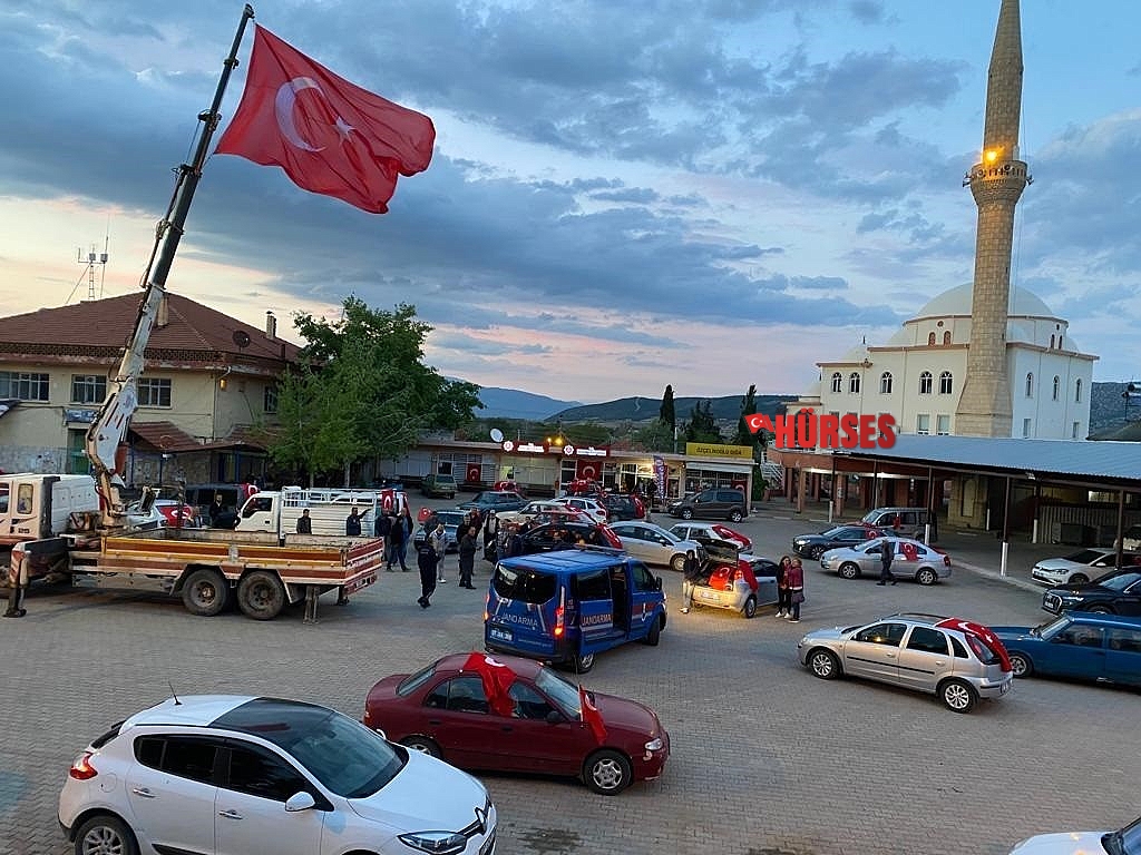 150 araçlık konvoy ile 19 Mayıs kutlaması