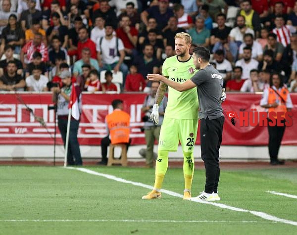 Antalyaspor'da Boffin ile yollar ayrılıyor