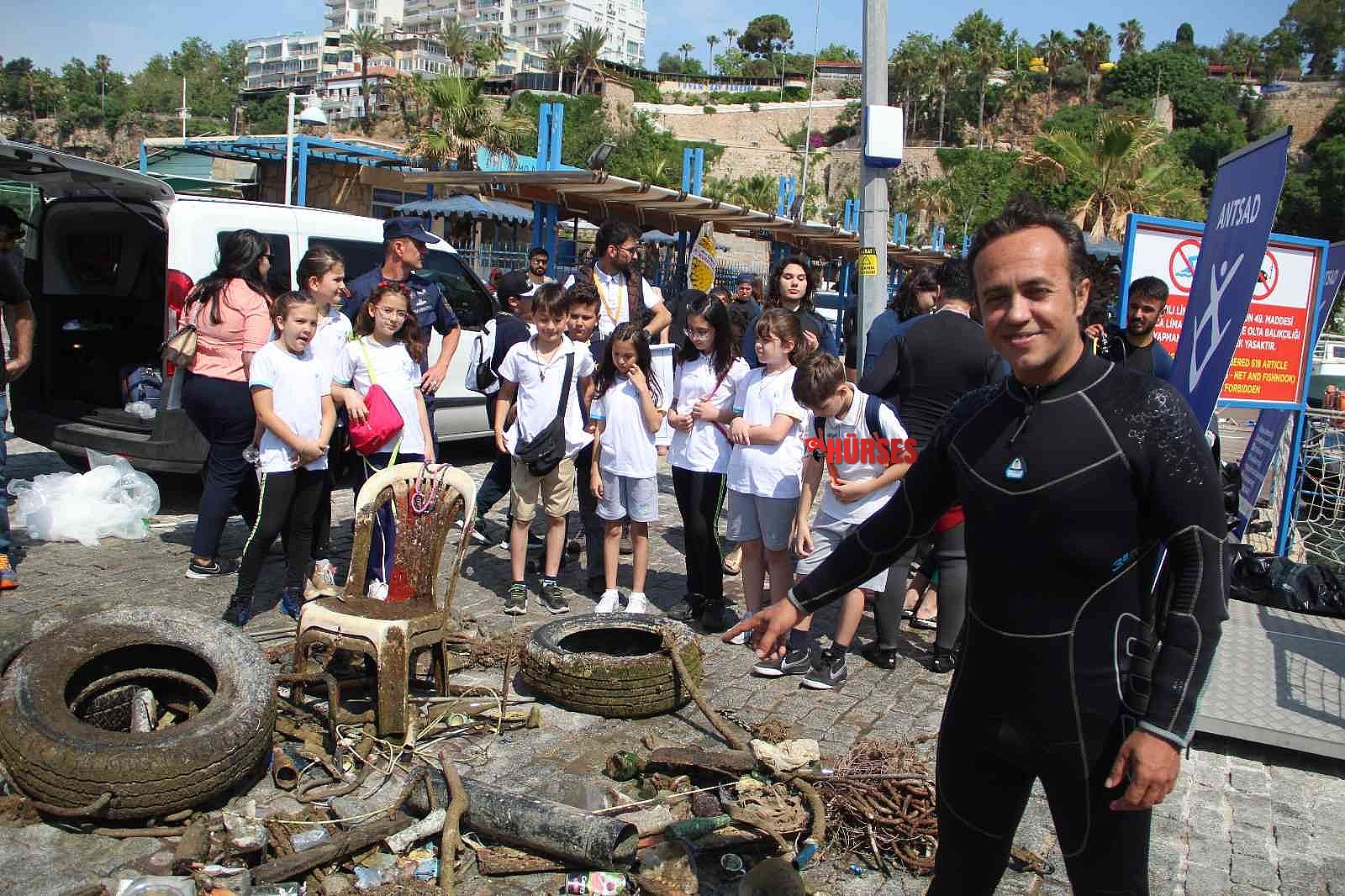 Deniz dip temizliğinde soba borusundan sandalyeye kadar çıkmayan çöp kalmadı
