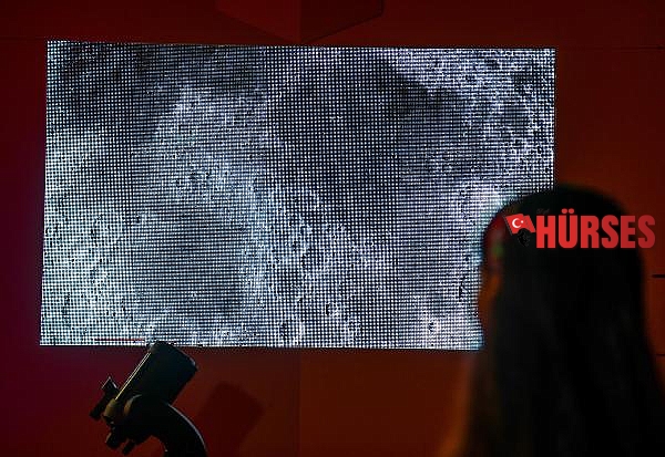 Turistler, teleskopla uzayı keşfediyor