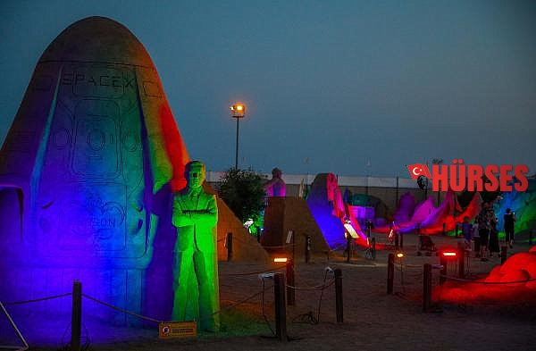 Turistler, teleskopla uzayı keşfediyor