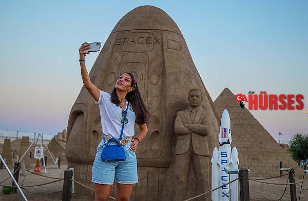 Turistler, teleskopla uzayı keşfediyor
