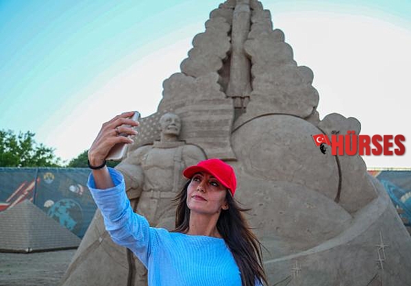 Turistler, teleskopla uzayı keşfediyor