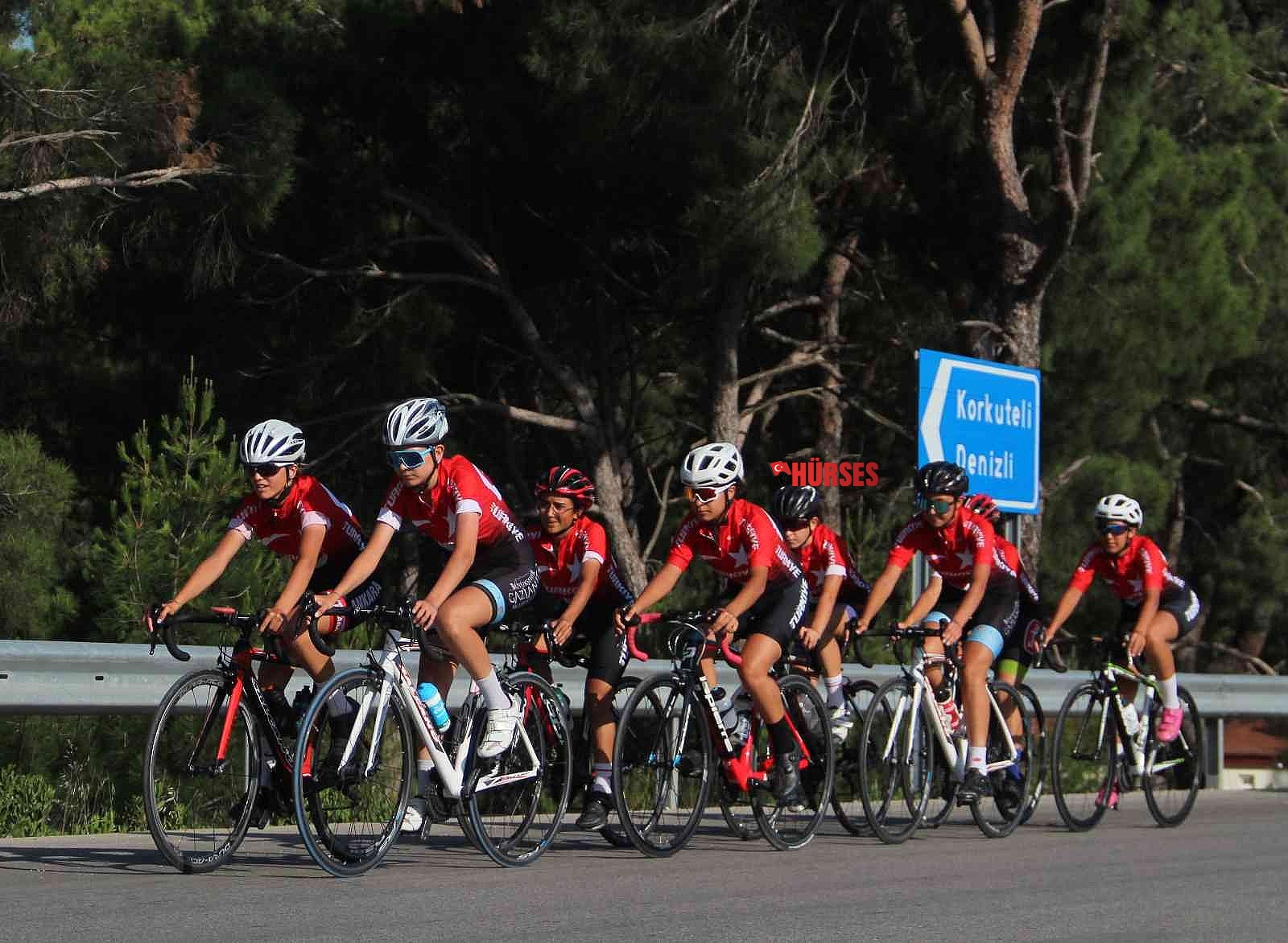 Yıldız Kızlar Bisiklet Milli Takımı, Antalya'da hazırlıklarını sürdürüyor
