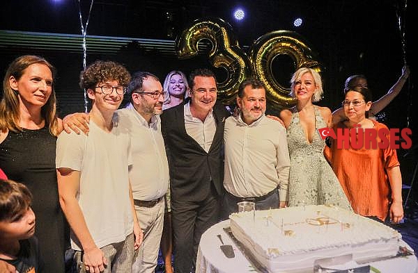 Ferhat Göçer ve Ömür Gedik Sherwood Otelleri 30'uncu yıl kutlamalarında sahne aldı