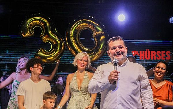 Ferhat Göçer ve Ömür Gedik Sherwood Otelleri 30'uncu yıl kutlamalarında sahne aldı
