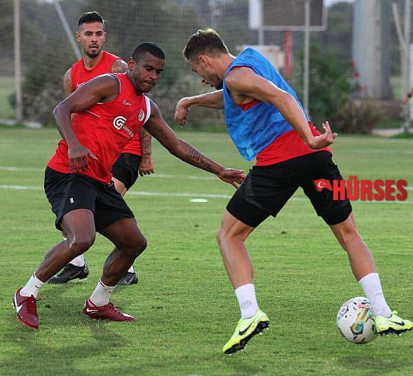 Antalyaspor tam kadro Trabzonspor maçına hazırlanıyor