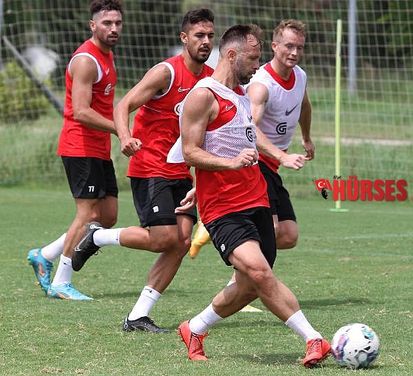 Antalyaspor'da 5 geldi, 8 gitti