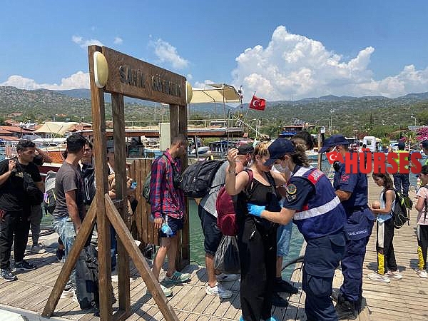 Kekova Adası'nda 20 göçmen daha yakalandı