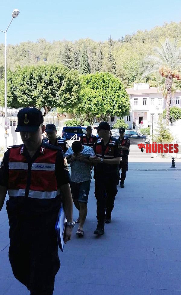 Fuhuş yaptırılan anne ve kızını jandarma kurtardı
