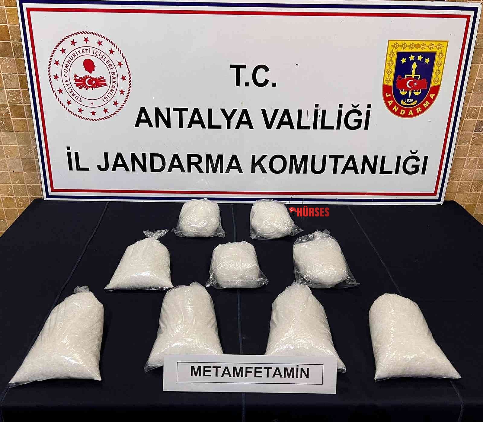 Antalya'da 5,5 kilo metamfetamin ele geçirildi