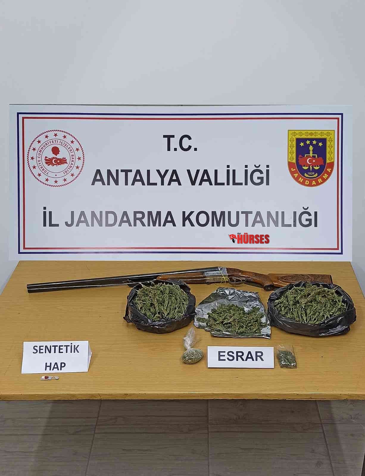Antalya'da yarım kilo uyuşturucu ele geçirildi