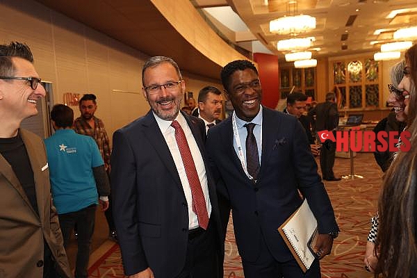 Bakan Kasapoğlu, Hollandalı eski futbolcu Seedorf ile bir araya geldi