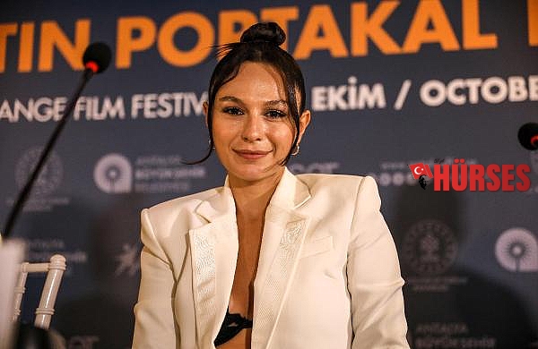 Dünya prömiyeri Cannes'da, Türkiye prömiyeri Altın Portakal'da