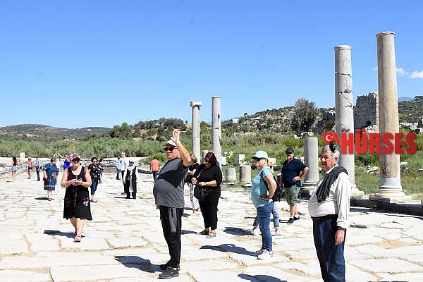 Patara Antik Kenti'ne turist akını