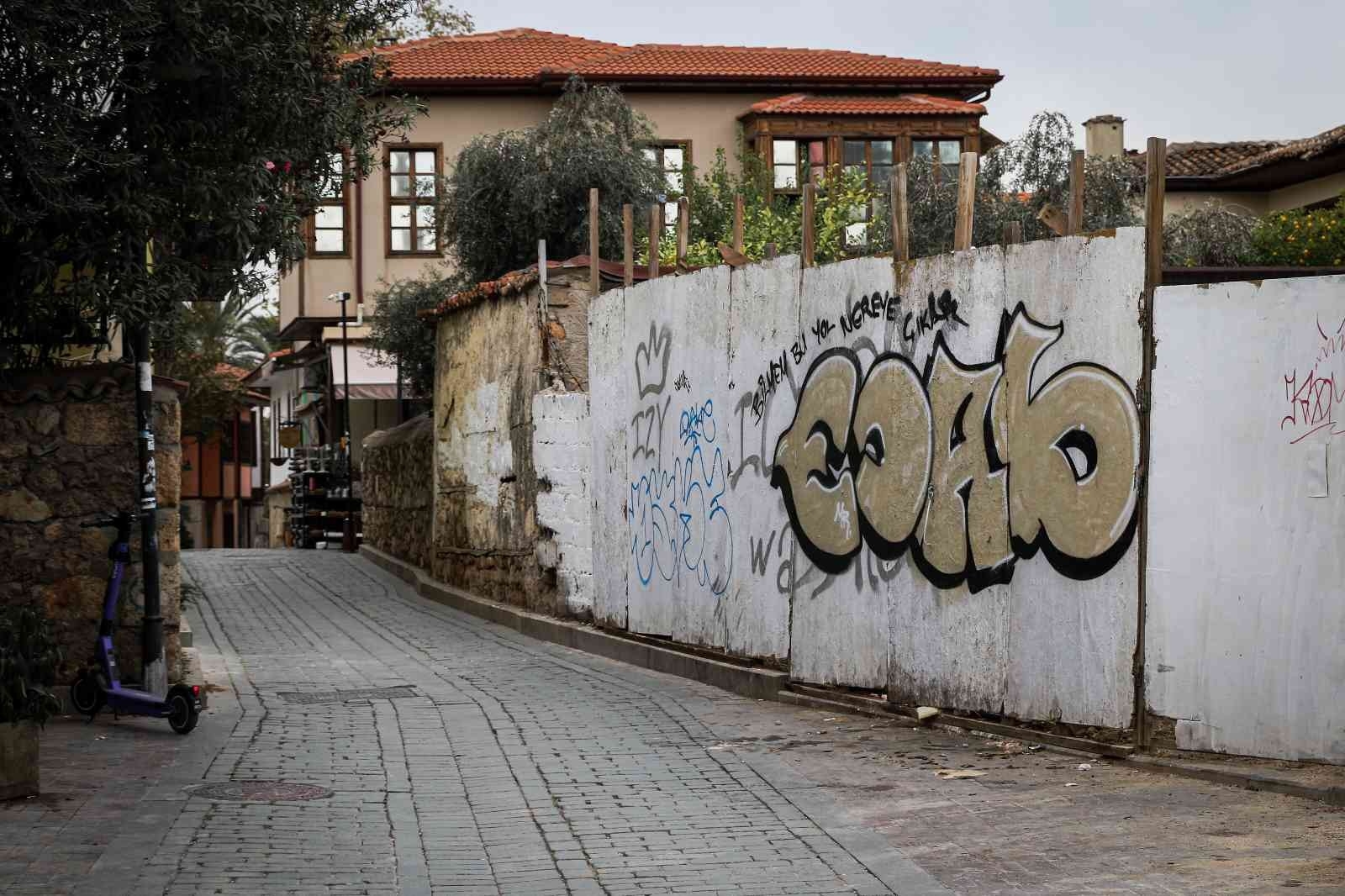 Antalya Kaleiçi'nde "tarihi" kirlilik