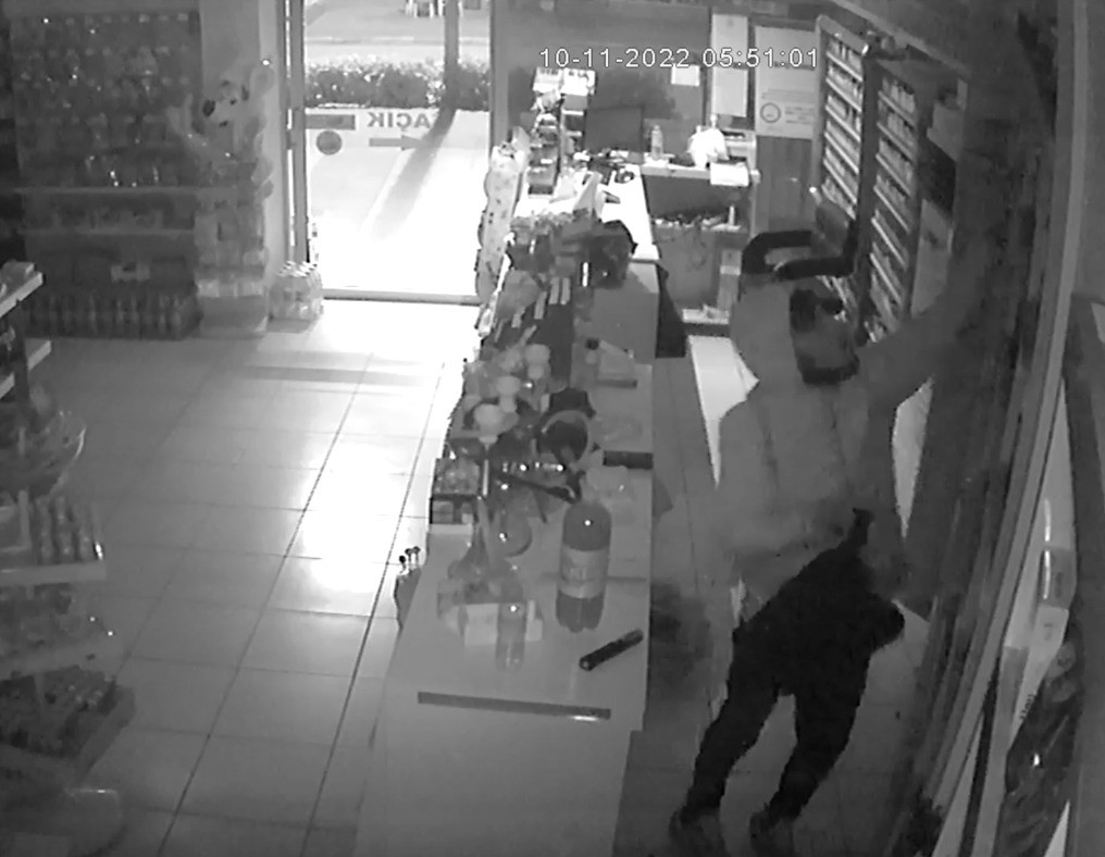 Antalya'da levyeli hırsız durdurulamıyor