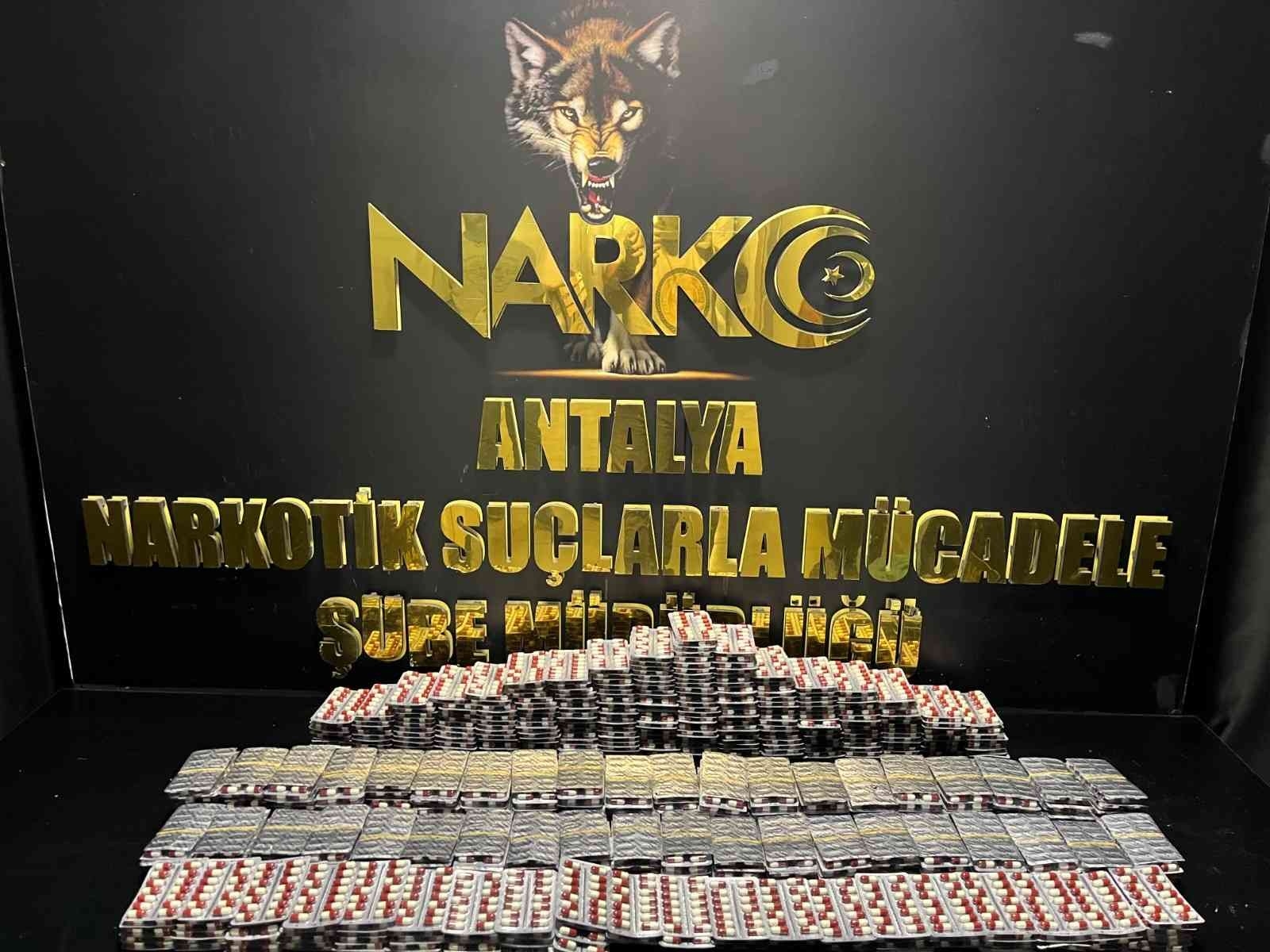 Antalya'da piyasaya sürülmeye çalışılan 9 kilo eroin polise takıldı