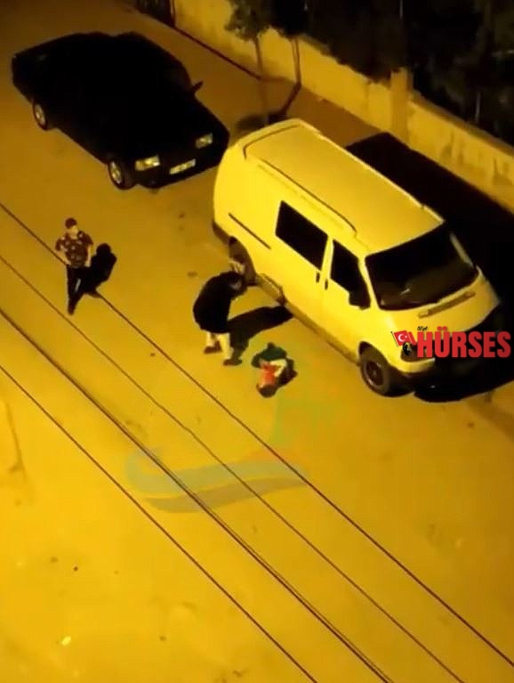 Antalya'da vicdanları sızlatan olay: Küçük çocuğu sopayla sokak ortasında dövdü