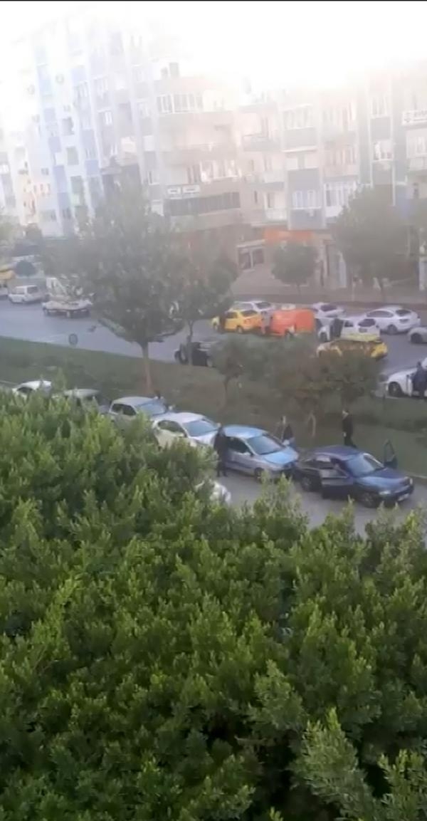 Ata'ya saygı için durunca 6 araç çarpıştı
