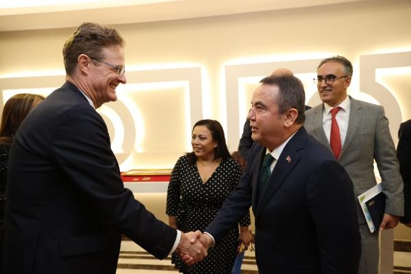Büyükelçisi Nikolaus Meyer-Landrut'dan Başkan Böcek'e ziyaret