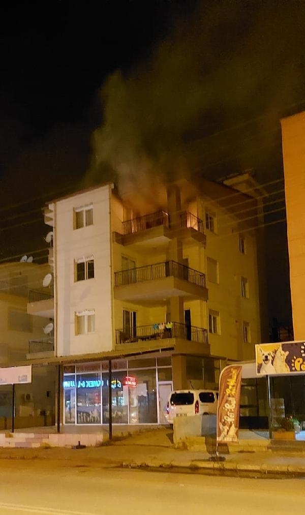 Döşemealtı'nda korkutan ev yangını
