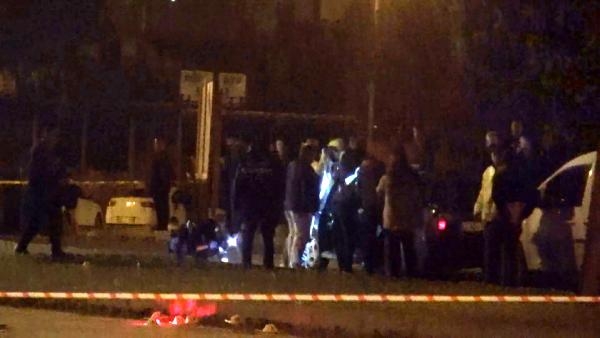 'Dur' ihtarına uymayıp polisle çatıştılar; 1 şüpheli öldü, 2 polis yaralı