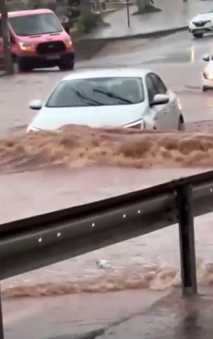 Kaş'ta sel meydana geldi