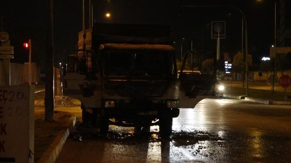 Seyir halindeki kamyonetin alev topuna döndüğü anlar kamerada