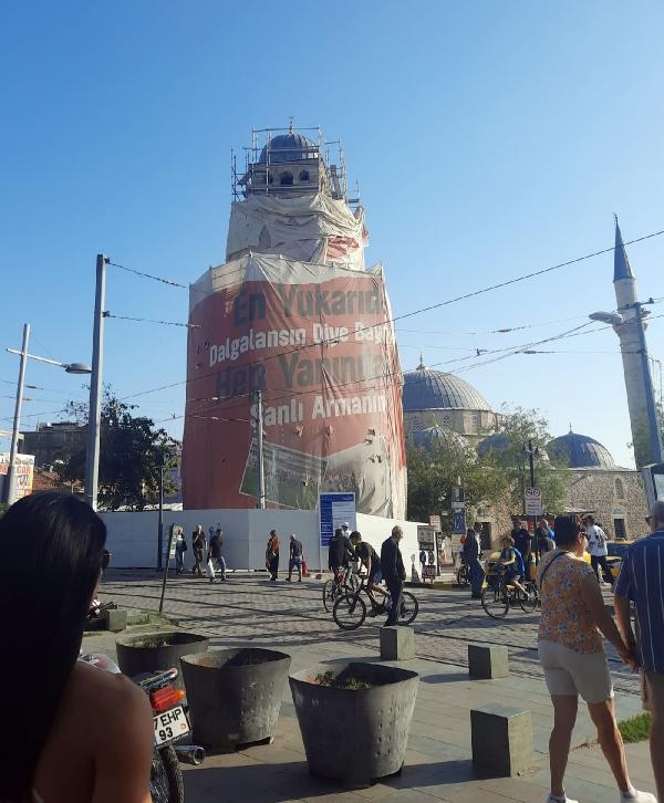Tarihi Saat Kulesi'ne 90 yıl sonra konulan kubbenin, örtüsü kaldırıldı