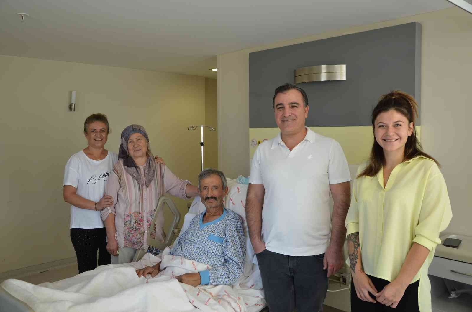 Torunundan alınan karaciğer nakledilen 71 yaşındaki dede, gözyaşlarını tutamadı