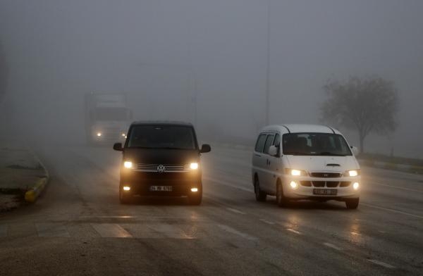Afyonkarahisar-Antalya Karayolu'nda sis etkili oldu