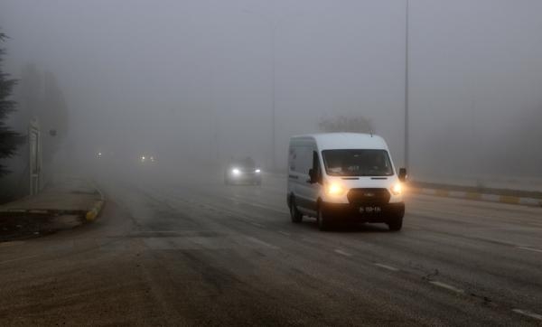 Afyonkarahisar-Antalya Karayolu'nda sis etkili oldu