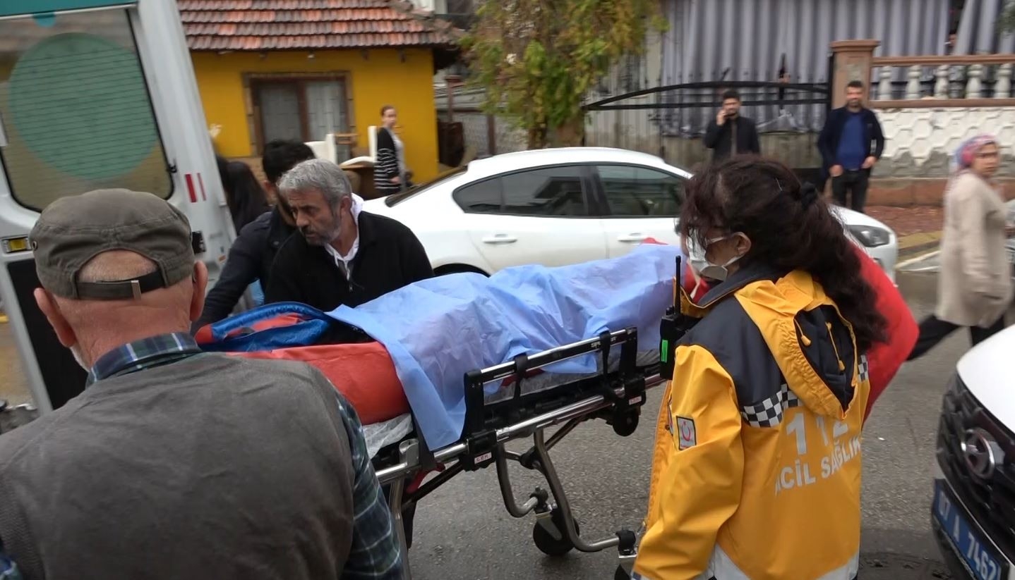 Antalya'da balkondan düşen kadın ağır yaralandı