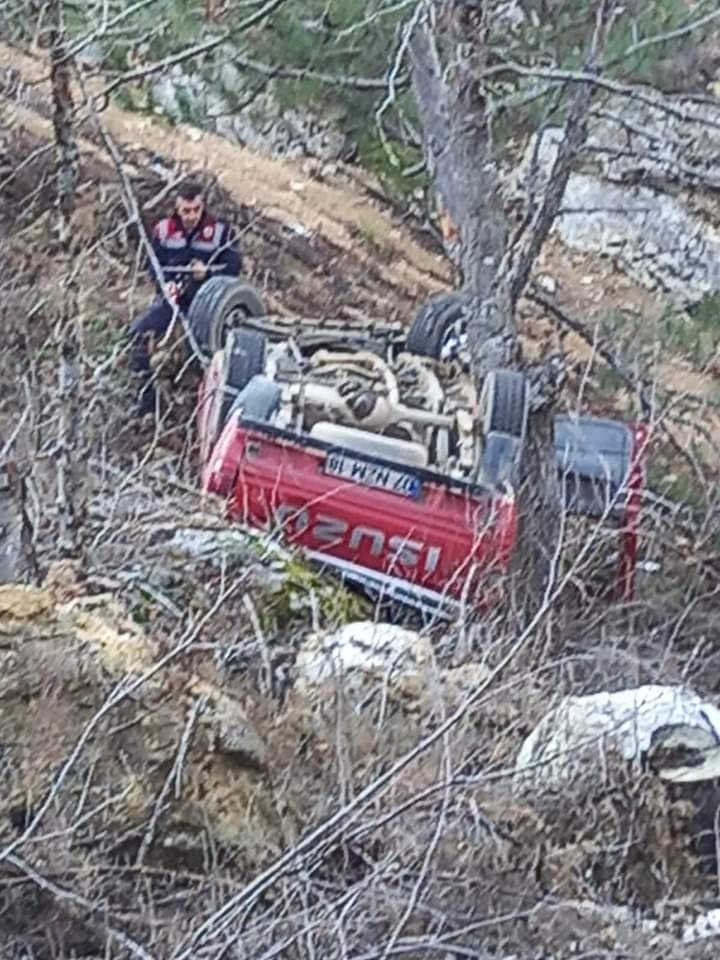 Antalya'da kamyonet uçuruma yuvarlandı: 1 ölü, 1 yaralı