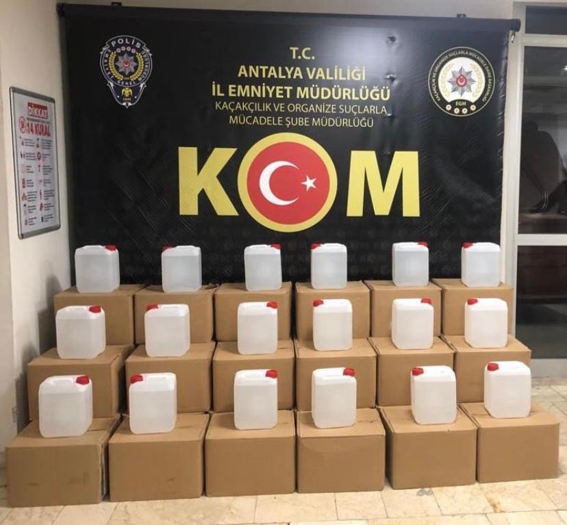 Antalya'da polisten yılbaşı öncesi sahte ve kaçak alkol operasyonu