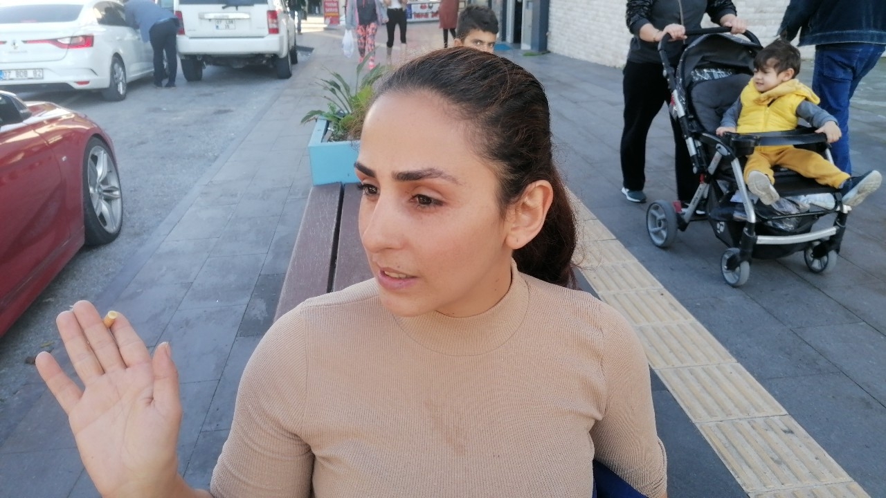 Bıçaklanan adamı gören uzaklaştı, yardımına sadece genç kadın koştu